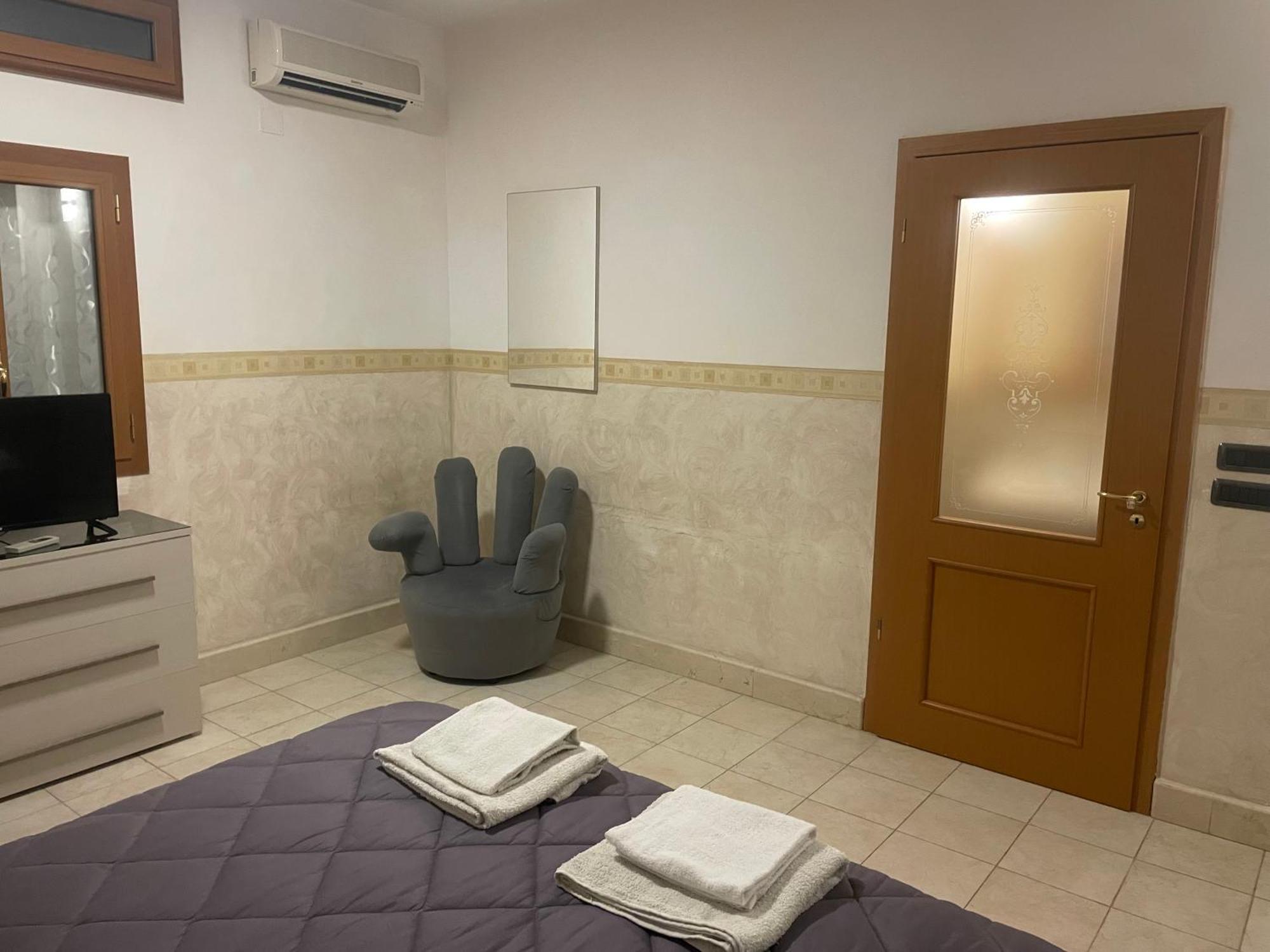 La Dependance Appartement Barletta Buitenkant foto